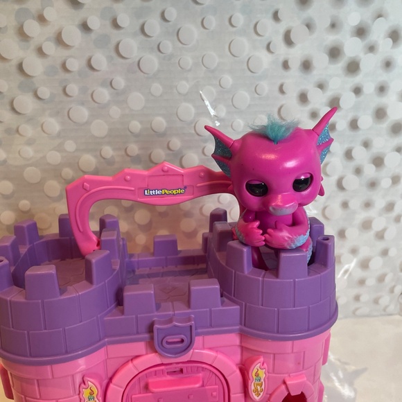 LITTLE PEOPLE FISHER PRICE PLAY AND N GO 🏰CASTLE - Picture 5 of 13